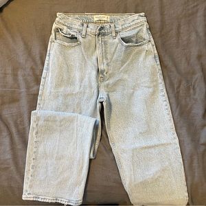 Abercrombie - 90’s Relaxed Jean High Rise - Size 30